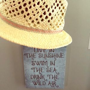 🍍LAST CHANCE, DONATING SOON🌺 American Eagle hat